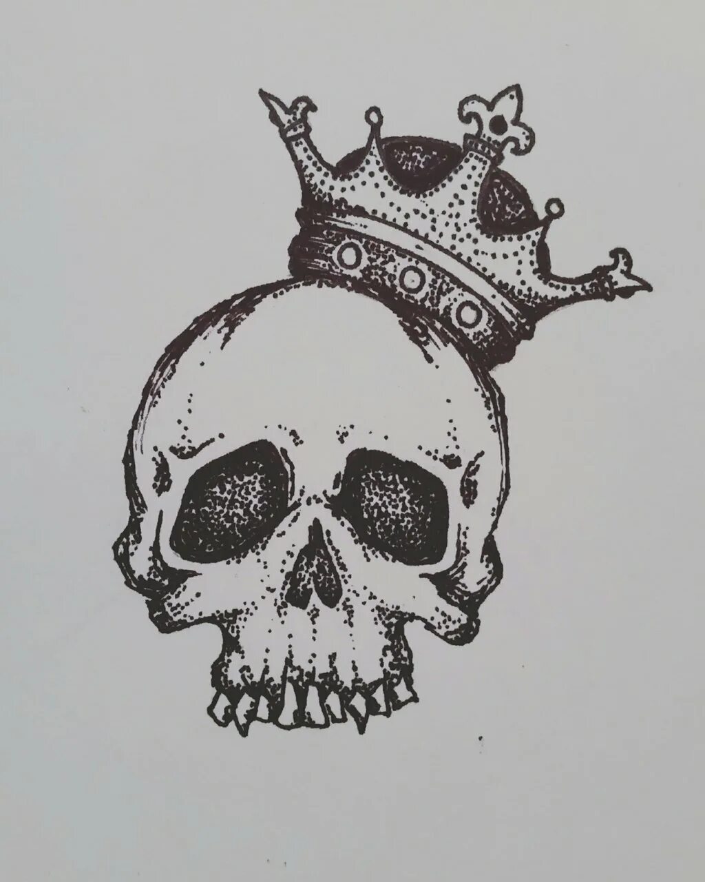 татуировка череп с короной. череп с короной эскиз. череп с короной. череп с короной. тату череп с короной.