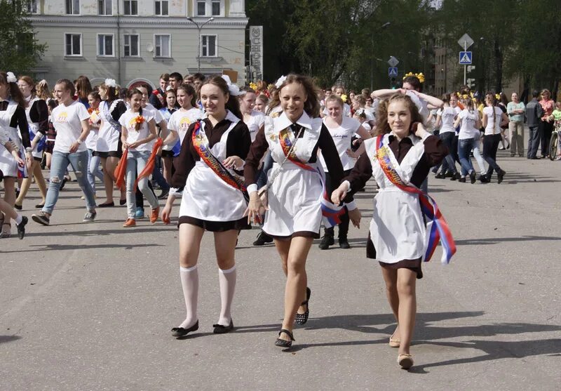 16 Школа Северодвинск. Выпускники школы последний звонок. Последний звонок 11 класс. Последний звонок в 2009 году. 25 мая 5 июня