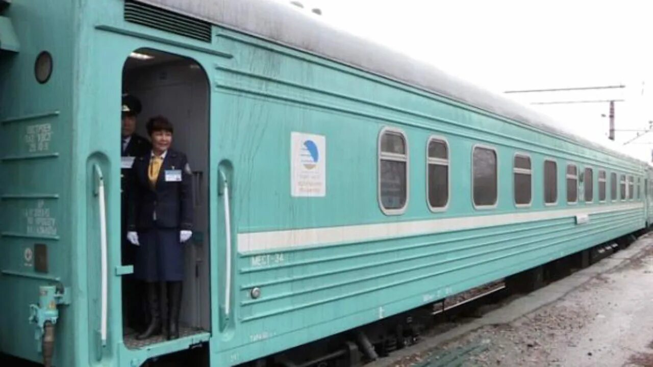 Поезд тараз. Пассажирские вагоны КТЖ. Вагоны КТЖ Алматы Петропавловск. Вагон КТЖ пассажирский поезд. Казахстан Темир жолы вагон.