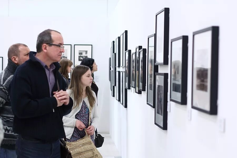 Художественные выставки в марте. Современные фотовыставки. Выставка фотографий. Выставка картин. Фотогалерея выставка.