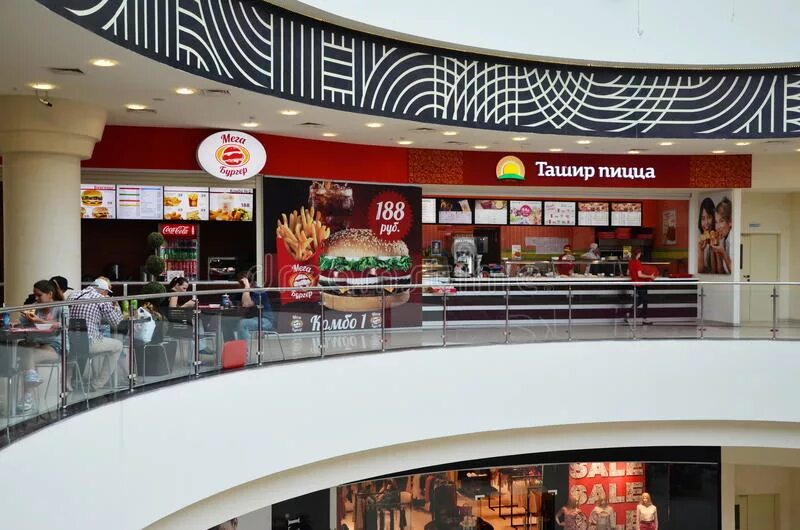 Современные фудкорты. Фудкорт гагаринский. Фудкорт цум киров. Фуд корт в тц. Велозавод фудкорт.