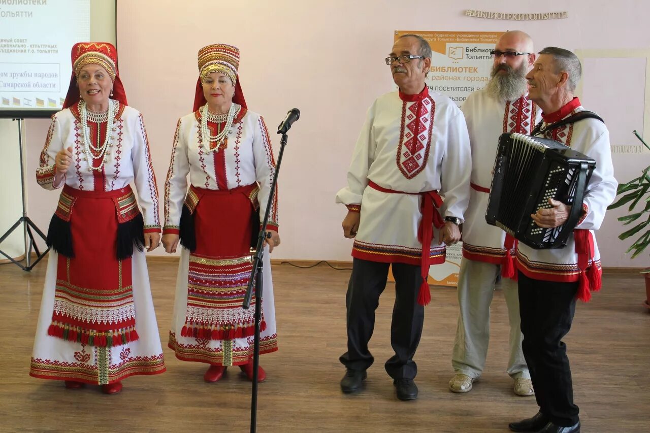 4 народа в поволжье. Народы Поволжья мордва. Сюита народов Поволжья Поволжья Удмуртский. Чувашский национальный костюм. Национальные костюмы Поволжья.