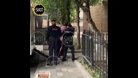 Зажав в руке последний рубль