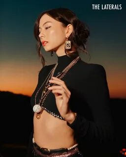 Mỹ nhân 9X đa tài được tạp chí săn đón, Marvel cũng phải o bế 