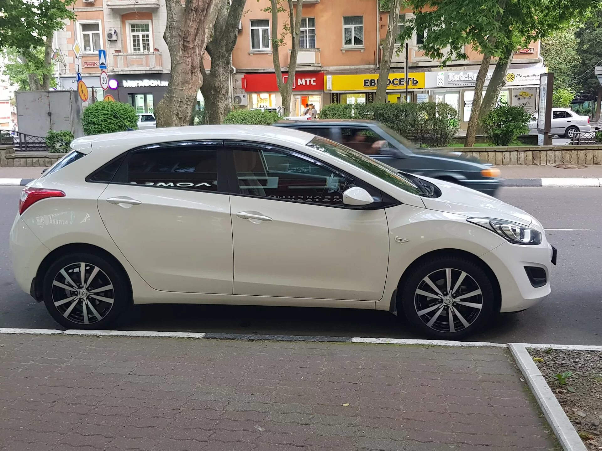 Хендай ай 30 черный. Hyundai i30 2009 на r17. Hyundai i30 колеса. Hyundai i30 gd r17. Hyundai i30 2010.
