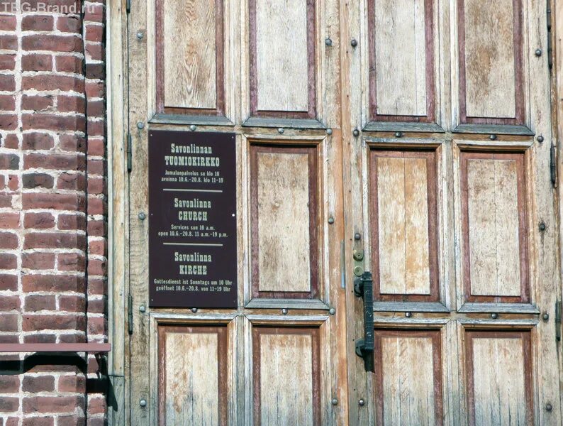 Часовня на территории вознесенского собора елец. Часы в храме. Храм ксении петербургской в санкт-петербурге на смоленском кладбище. Табличка на часовне ксении петербургской. Елец собор вознесения часовня.