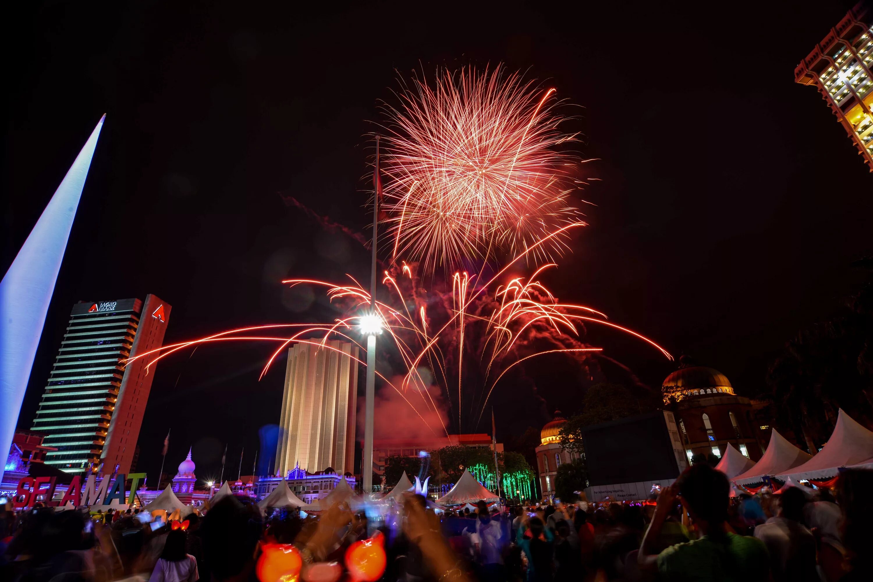 New year events. New year куала лумпур. новый год в малайзии. куала лумпур новый год. обои на рабочий стол красная площадь фейерверк.