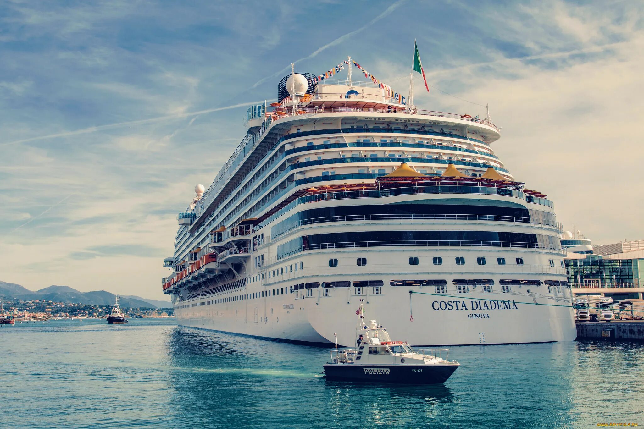 Речной круиз “в путешествие по волге". Круизный лайнер в санкт-петербурге. Msc preziosa 5 круизный лайнер. Океанский лайнер. Лайнер msc virtuosa.