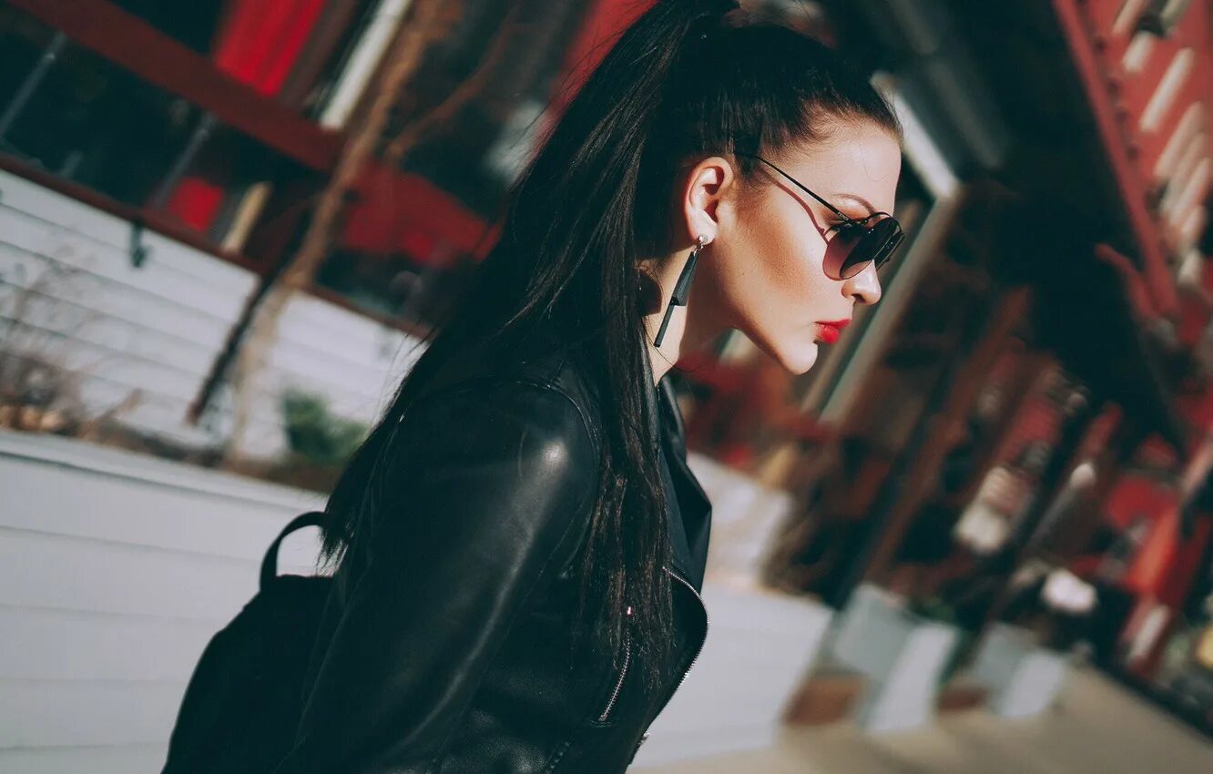 Девушка в очках. Девушка в солнечных очках. Девушка в шляпе и очках. Екатерина ихсанова воронеж. Девушка в очках.