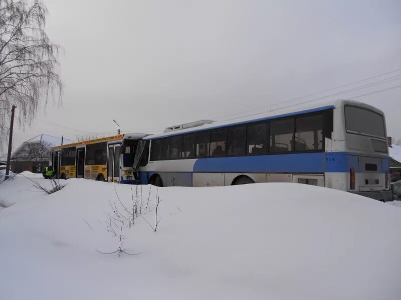 Красный пышма автобус. Автобус верхняя Пышма. Общественный транспорт верхняя Пышма. Автобус Екатеринбург верхняя Пышма. СТТС верхняя Пышма.