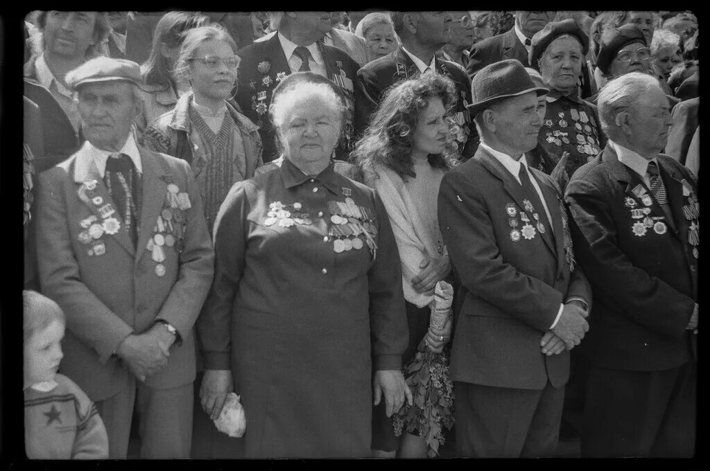 9 мая 1995. День Победы 1995. С днем Победы. 9 Мая ветераны. Ветераны на день Победы 1995.