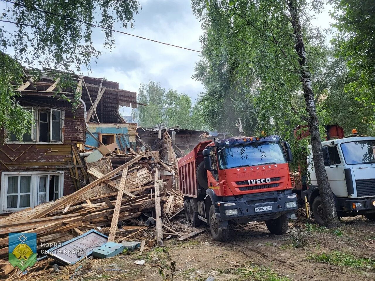Снесенный дом. Аварийный дом. Снос ветхого жилья в нефтеюганске. Сыктывкар снос домов. Сыктывкар снос домов.