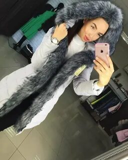 Куртка с меховой опушкой