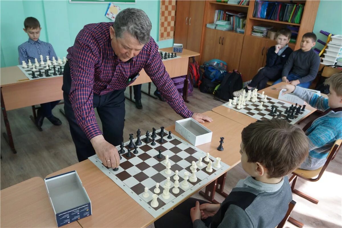 класс шахматы. интерьер шахматного клуба.