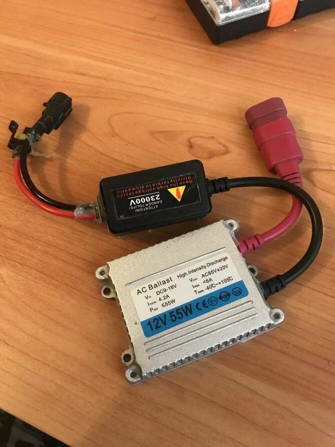 Провод к блоку розжига ксенона d3s osram. Блок розжига на ксенон 8301a706. Блок розжига d2s. 1. Схема блока розжига ксеноновых ламп.