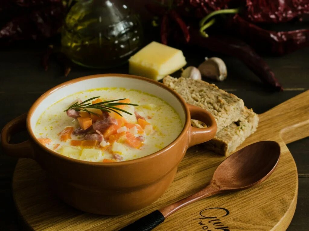 Суп с индейкой и сыром. Сырный суп. сливочный сырный суп. суп с ветчиной. сырный суп фото.