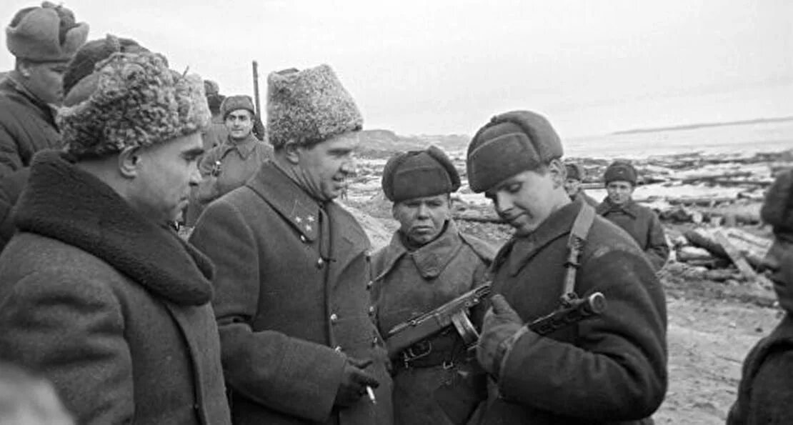 Чуйков против паулюса. Василий чуйков сталинградская битва. чуйков василий иванович в сталинграде. сталинград генерал василий иванович чуйков. чуйков 62 армия.