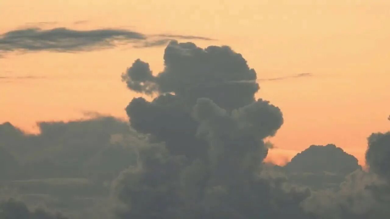 Серым облаком дым. Надир Махтиев серым облаком дым. Крымский мост в дымке облаках. Рассвет в Керчи.