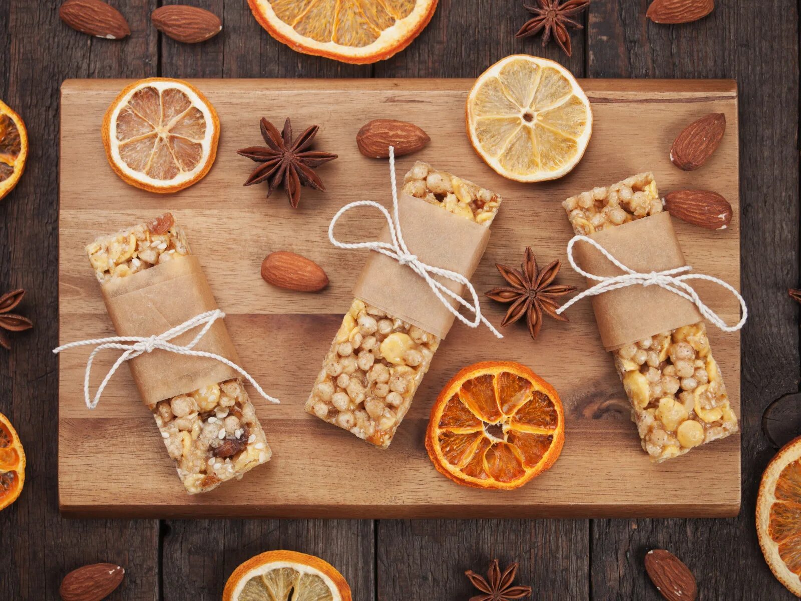 Натюрморт цитрусы. Орехи апельсин. Ягоды и орехи. Орехи апельсин. Новогодние продукты.