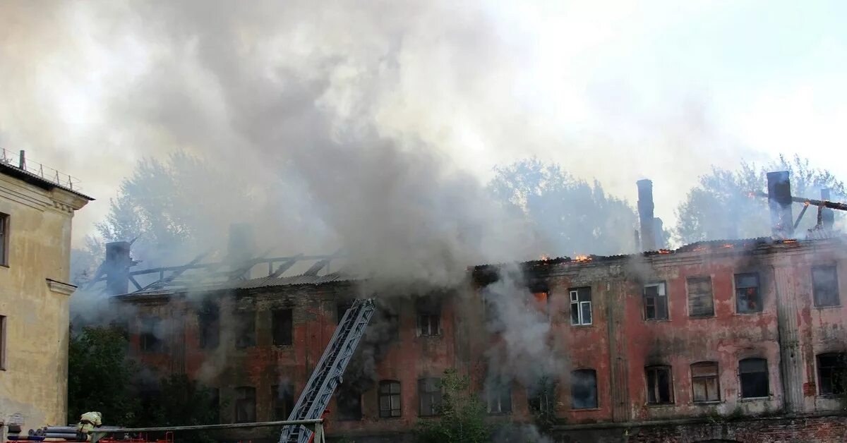 13. Пожар нижний новгород. Пожар в нижнем новгороде сейчас в канавинском. Пожар в жилом доме. Опасный пожар в нижнем новгороде.