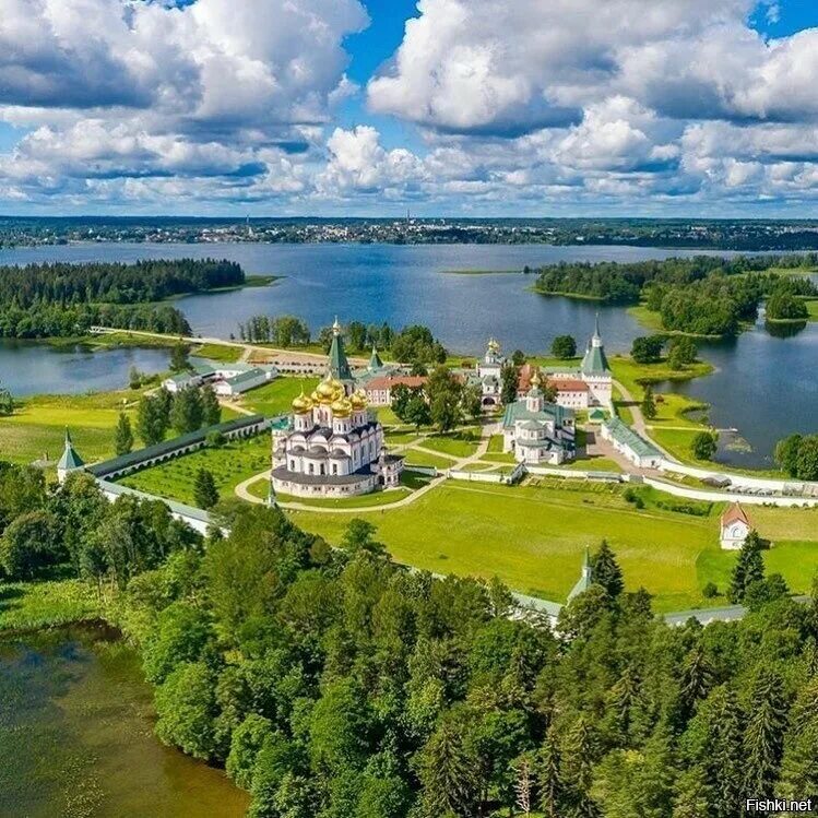 Валдай Новгородская область. Валдай монастырь на острове. Валдай Новогородская область. Валдай монастырь на острове шоссе. Валдайский жемчужине средней полосы россии