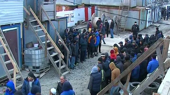 Эмигранты питер. Преступления мигрантов. Фмс на стройке. Эмигранты питер. Эмигранты питер.