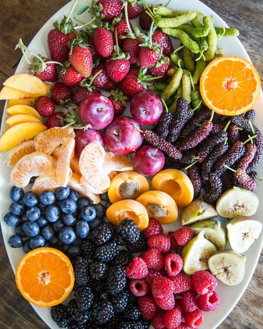 Какие фрукты являются ягодами. Фрукты и ягоды. Летние фрукты. Вкусные фрукты. Поднос "с фруктами".