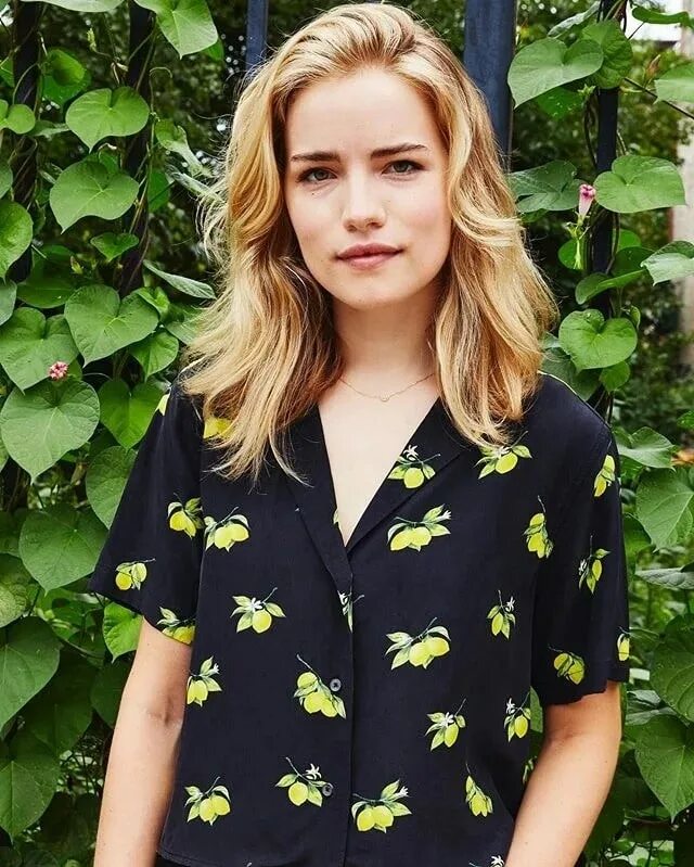 Уилла фицджералд фото. Уилла фицджералд щегол. уилла фицджеральд щегол. щегол фильм смотреть уилла фицджералд.