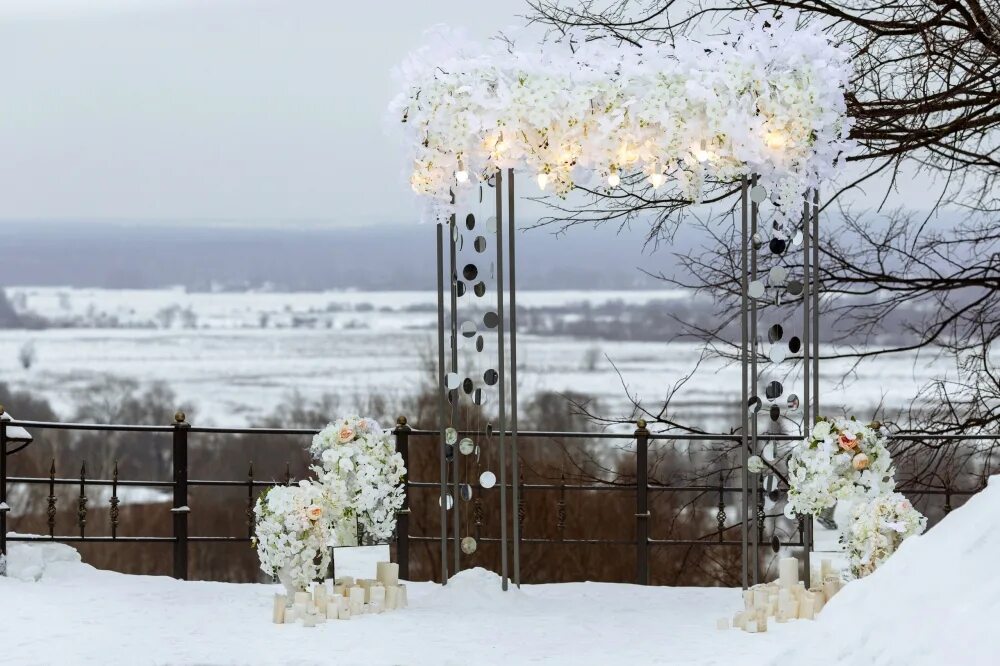 Winter wonderland wedding ceremony styling! An arch with a luscious, burgeon. Wi