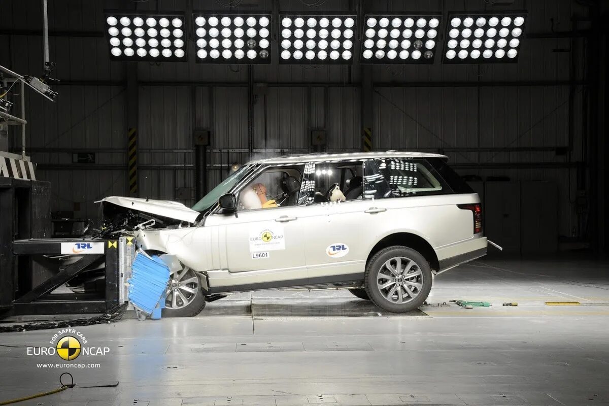 Range safety. Range rover crash. рендж ровер краш тест. range rover crash test. кфтпу кщмук 2025 скфыр еуые.