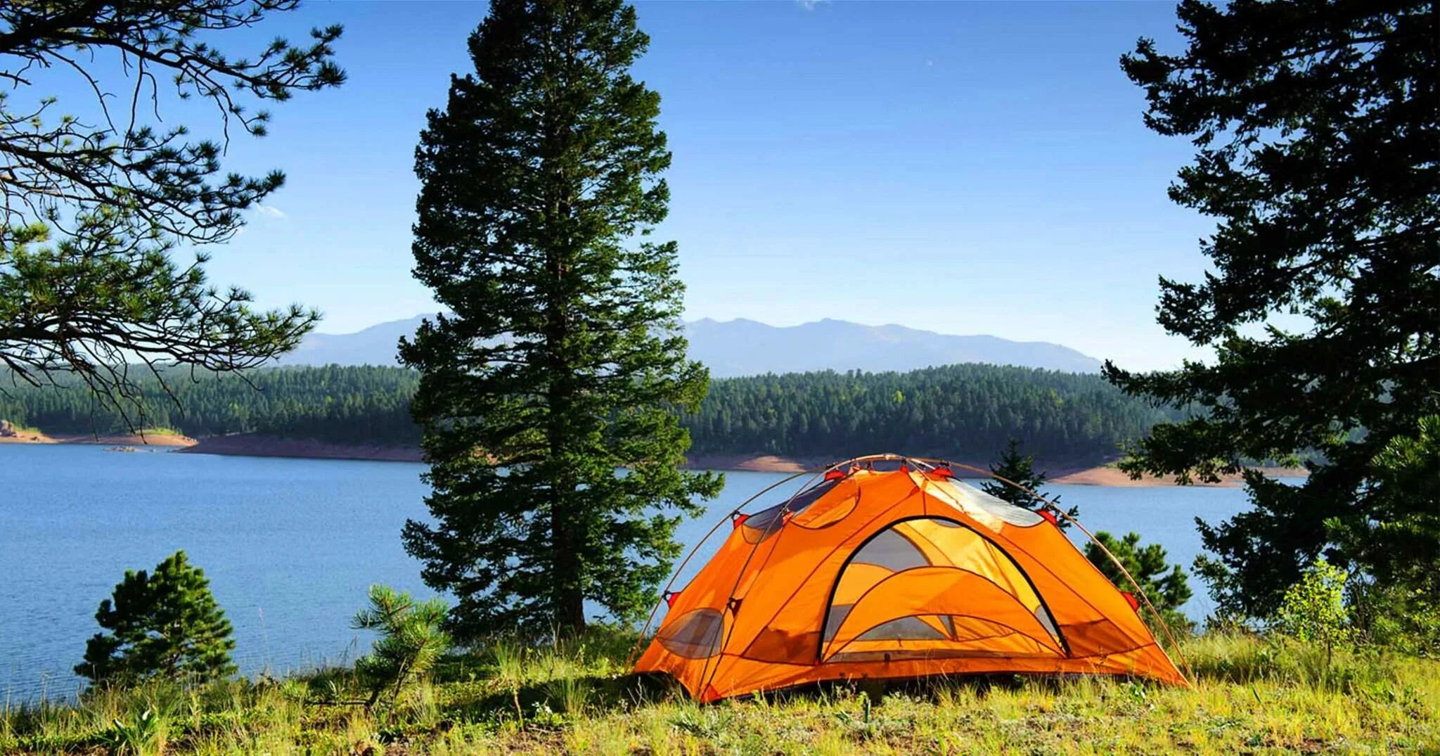 Лагерь на берегу озера. Палатка Rockland Nomad 4+1. Flambeau 4455bb. Таганай палаточный городок. Палатка на природе.