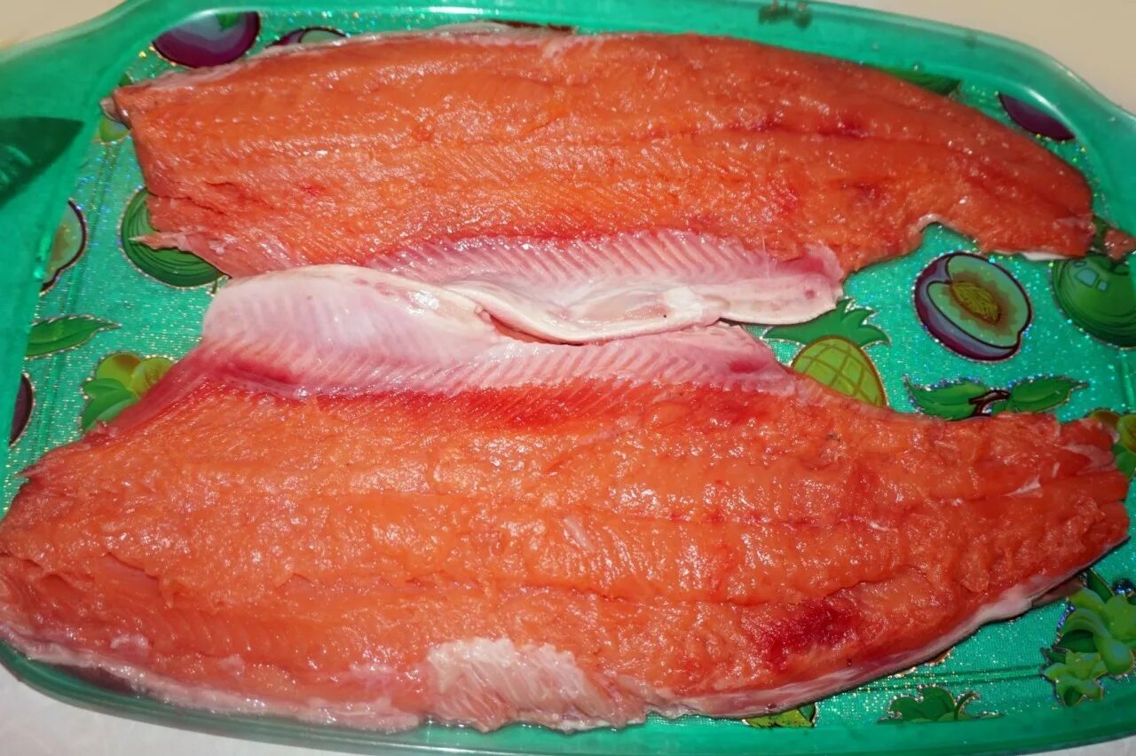 Почему горбуша мягкая. Красная рыба горбуша кета. Горбуша в брикетах. Почему горбуша мягкая. Икра форели.