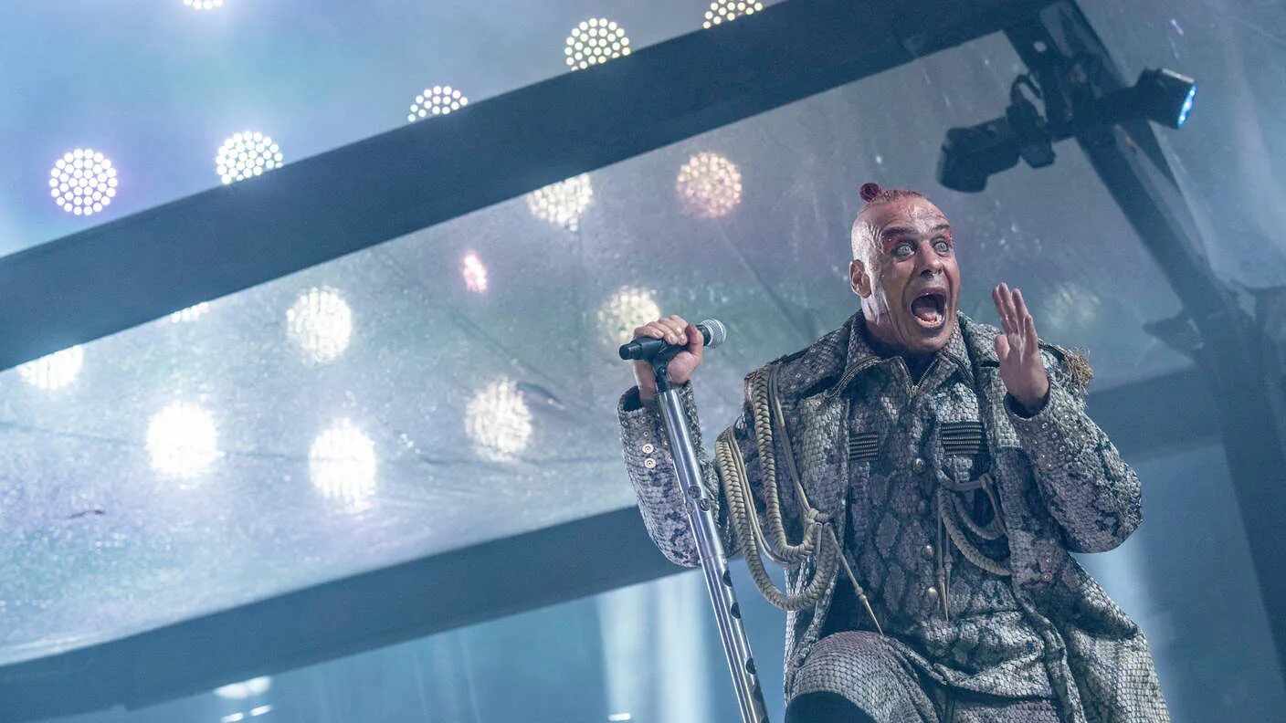 Rammstein концерт. Rammstein live 2019. Rammstein пауль ландерс. Раммштайн сцена 2022. Rammstein tour 2023.