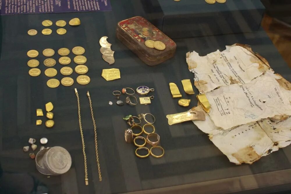 За вознаграждение. Награда за находку денег. Вознаграждение за находку. Вознаграждение за находку. Монета тайник.