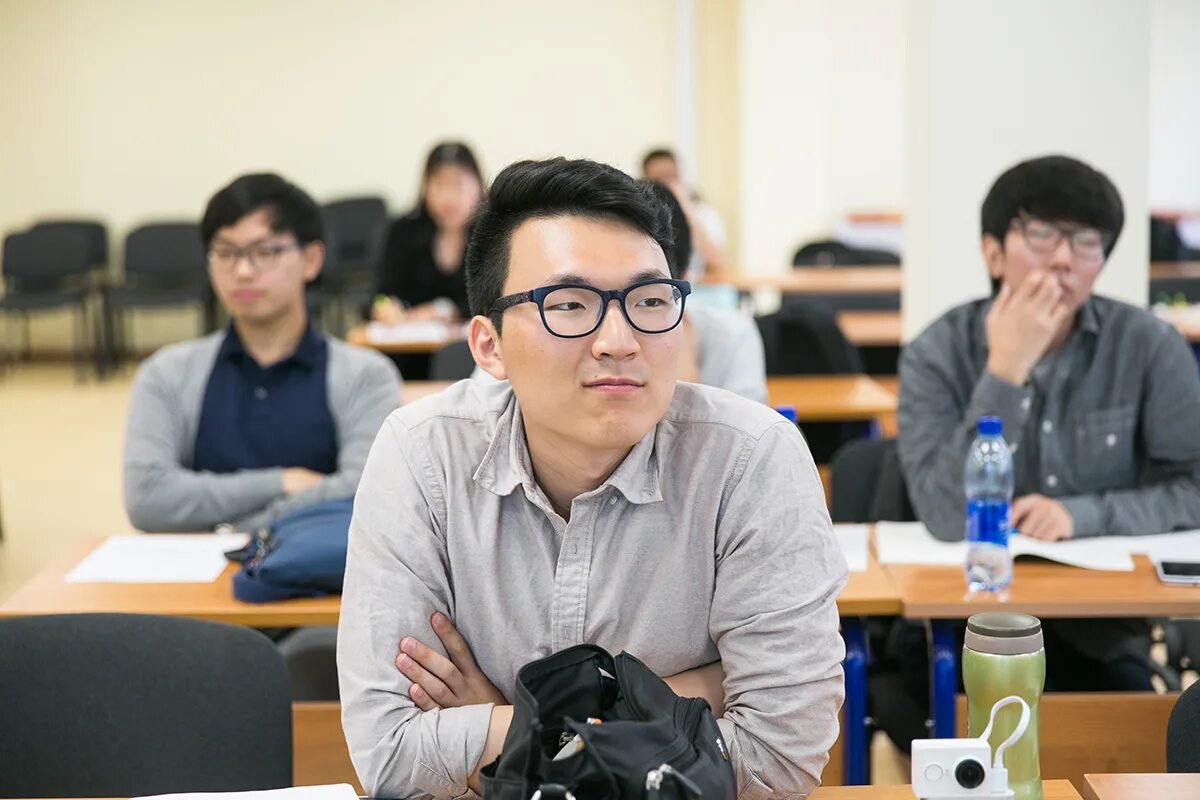 Korean students. Сеульский национальный университет студенты. Корейцы в университете. Корейские студенты. Студенты южнокорейского института.