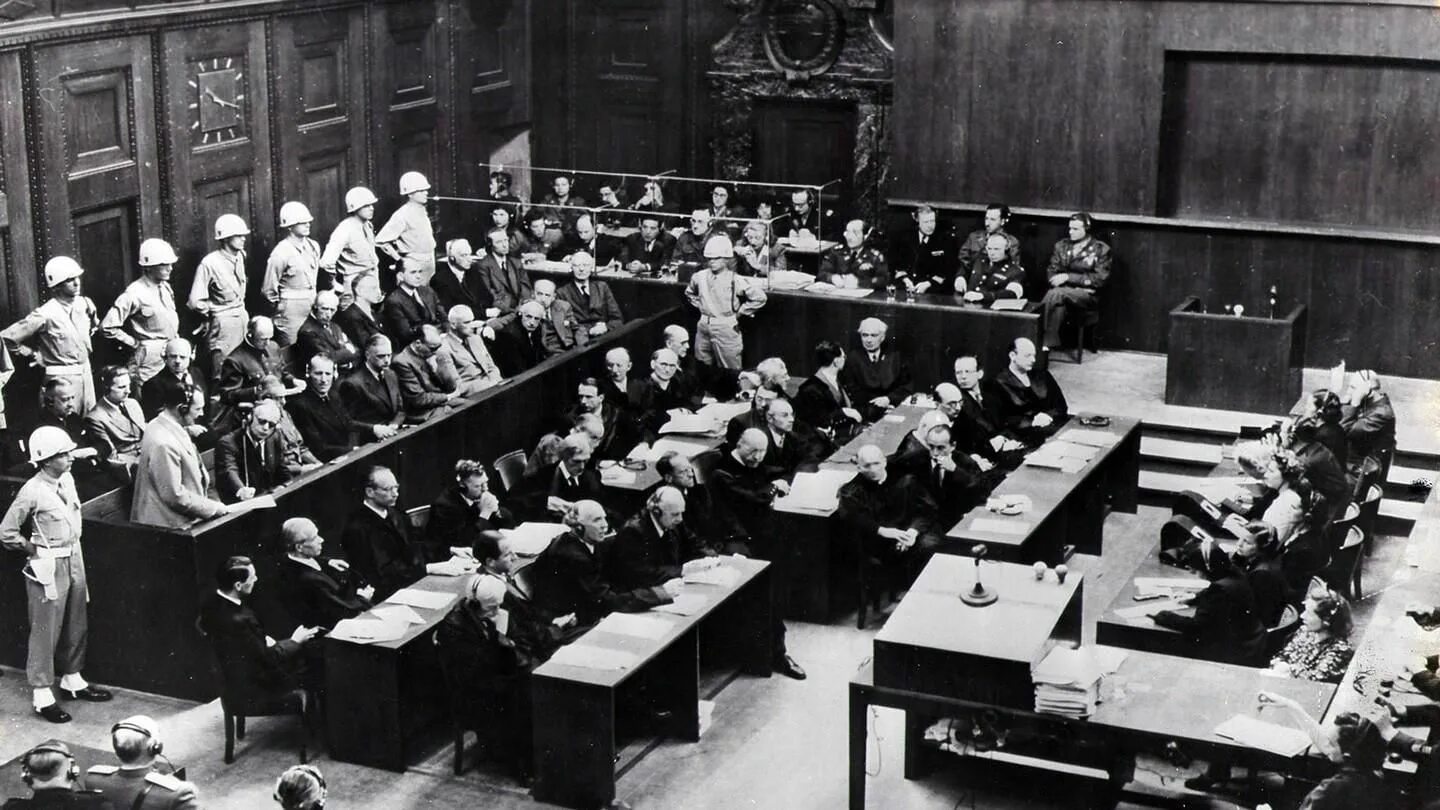 Кого судили заочно на нюрнбергском процессе. Трибунал в нюрнберге 1945. Нюрнбергский процесс страны. Нюрнбергский процесс 1945 итоги. Кого судили заочно на нюрнбергском процессе.