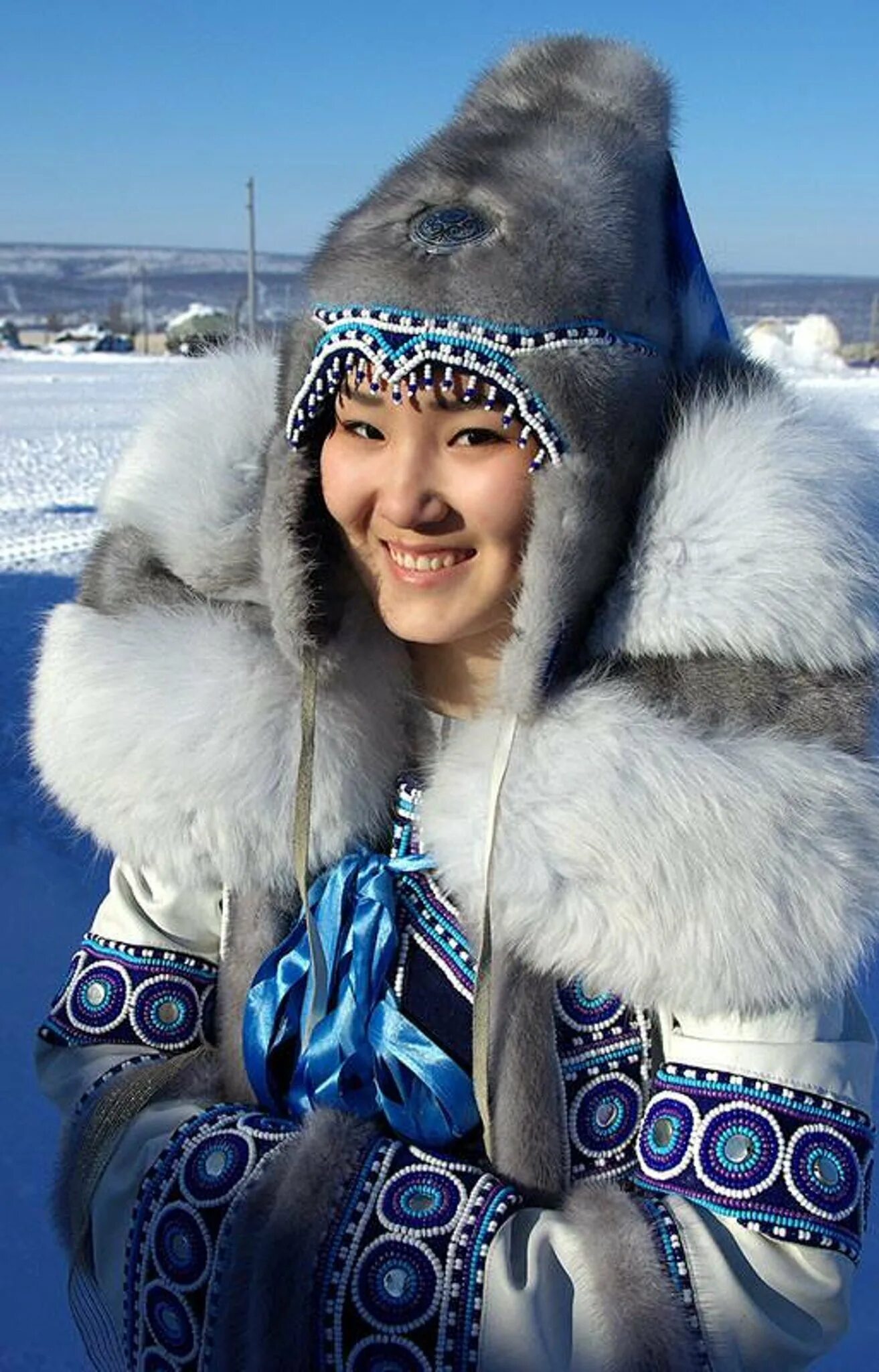 Шапка меховая. Сахабулт шапки из соболя. Головной убор пилотка женская. Саха танаьа якутская одежда. Современные женские меховые шапки.