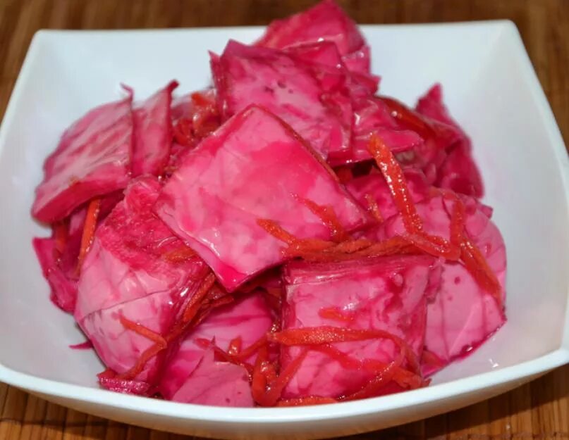 Капуста крупными кусками со свеклой быстрого приготовления. Капуста пилюска. капуста пилюска со свеклой быстрого. капуста пелюстка со свеклой быстрого. капуста пелюстка со свеклой.