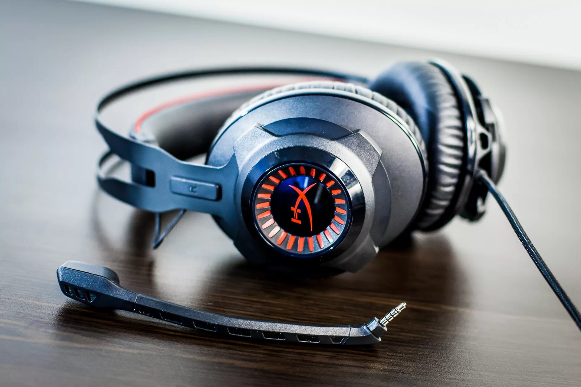 Hyperx s. Hyperx cloud revolver. наушники хайпер. hyperx cloud 2 vs hyperx revolver. наушники хайпер х револьвер.