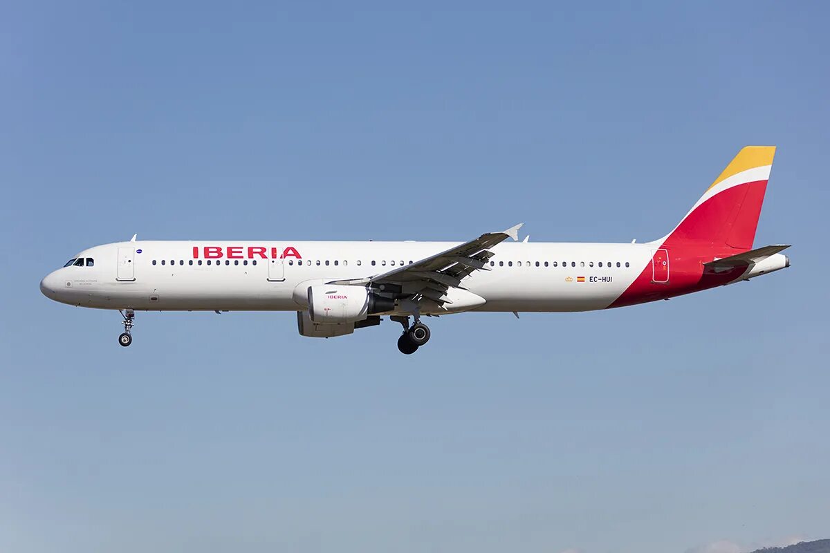 A321 100. Airbus a321. Аэробус 321 фото. A321‑100/200. Аэробус 321 фото.