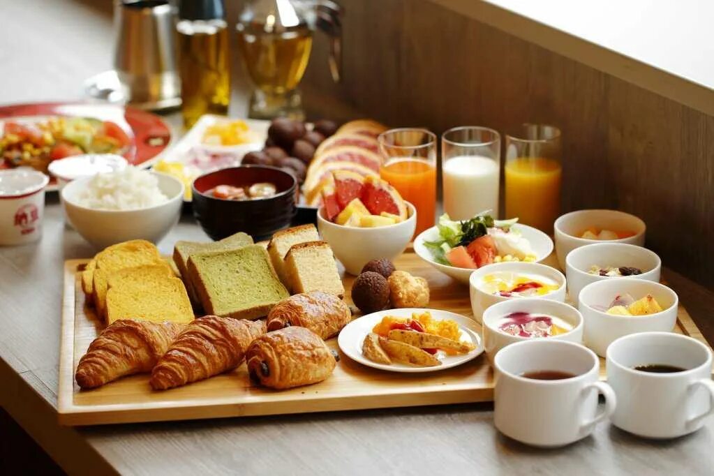 Между ужином и завтраком. Continental Breakfast. Континенталь Брекфаст. Континентальный завтрак (си.сиа). Континентальный завтрак.