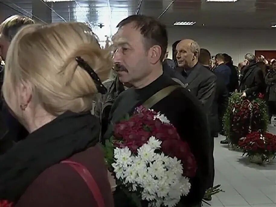 Прощание с корреспондентом. Прощание с корреспондентом. Прощание с корреспондентом. Похороны знаменитых артистов. Прощание с корреспондентом.