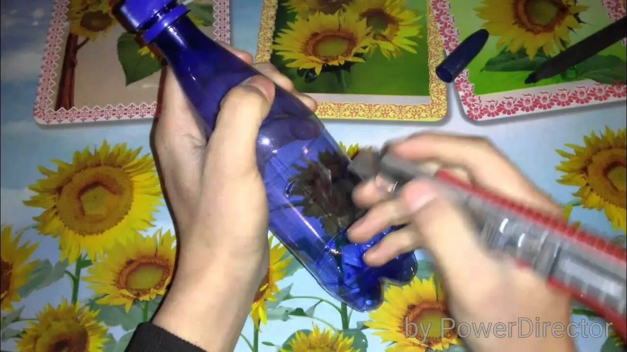 Как сделать подставку из бутылки. Подставка для телефона из баклажки. подставка для телефона из пластиковых бутылок. подставка для телефона из пластиковой бутылки.