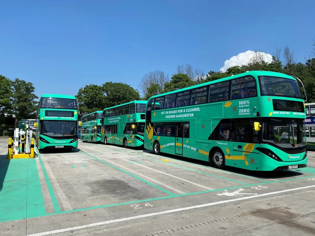 Зеленый общественный транспорт. Зеленый автобус. Зелёный электроавтобус. Электробус зеленый. Зеленый автобус зеленый автобус.
