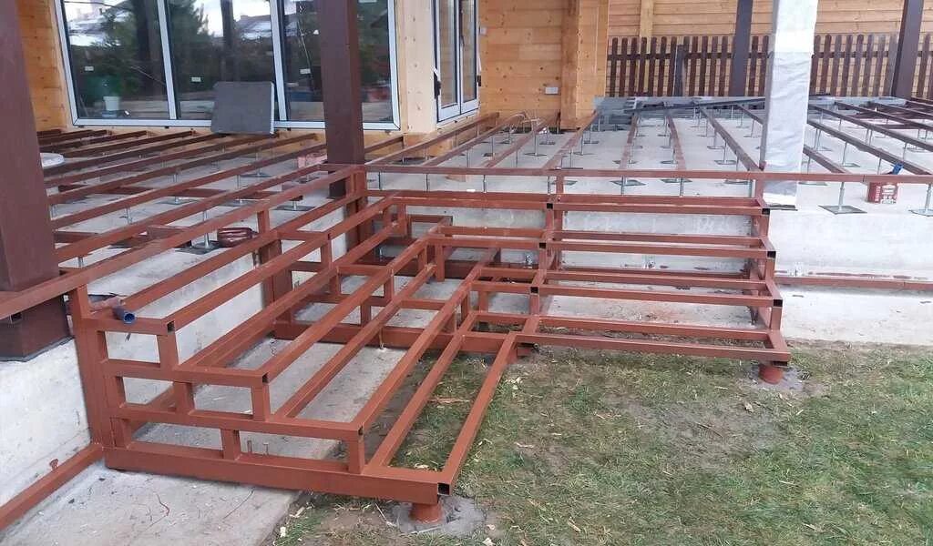 Металлический каркас под террасу. Каркас под лаги для дпк. Каркас для дпк. Дпк-100гц. Металлический каркас под террасную доску.