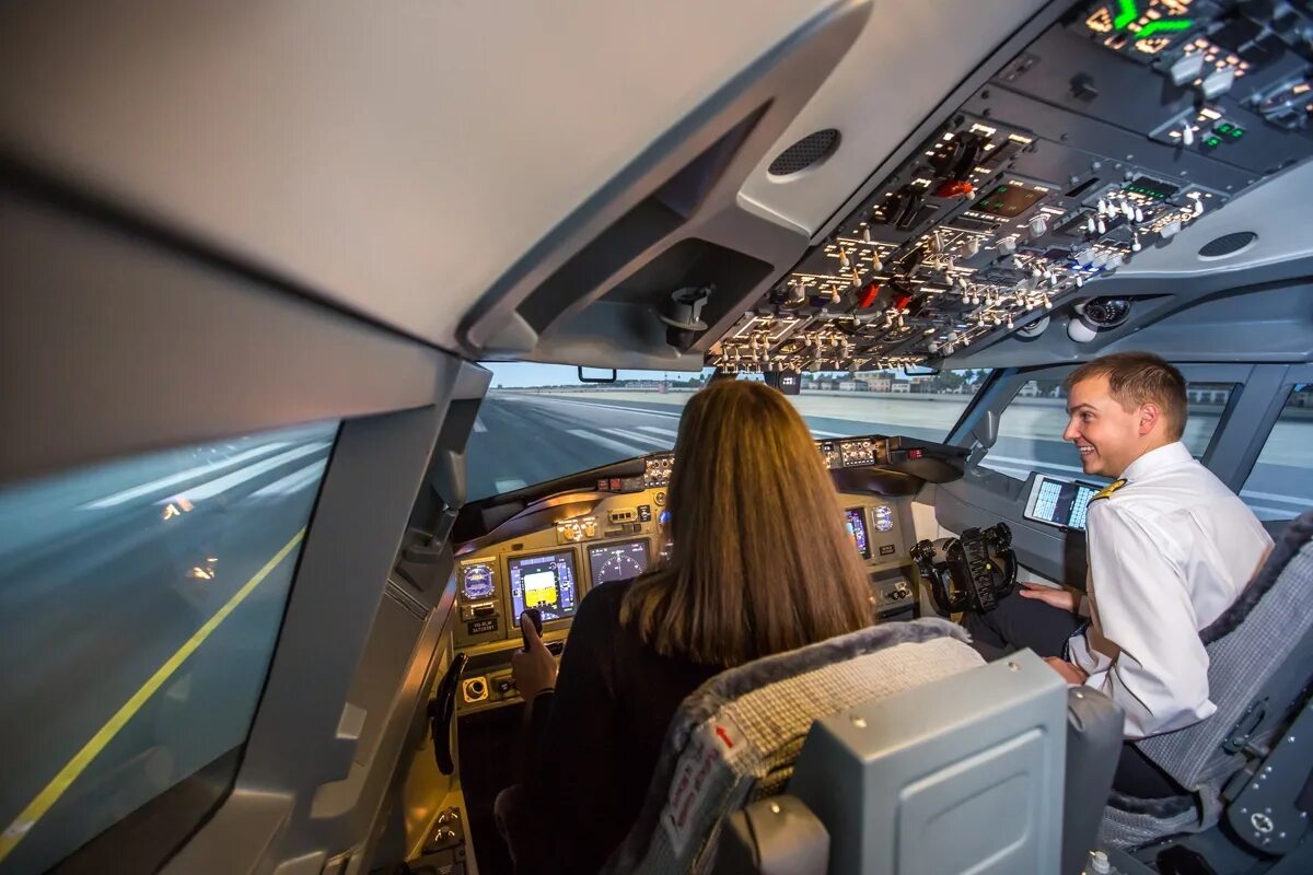 Имитировать полет. Авиатренажер 737. dream aero авиатренажер. авиатренажер boeing 737. полет на авиатренажере boeing 737.