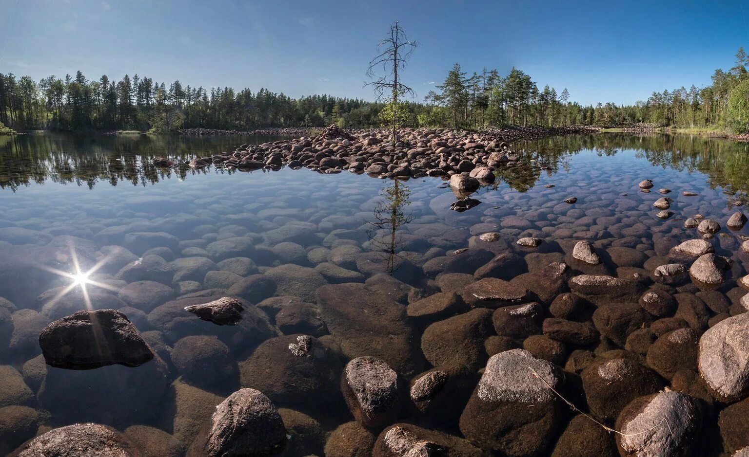 Моренные озера Карелия. Озеро Лоухиярви Карелия. Моренные озера Ладога. Уксинская озовая гряда Карелия.