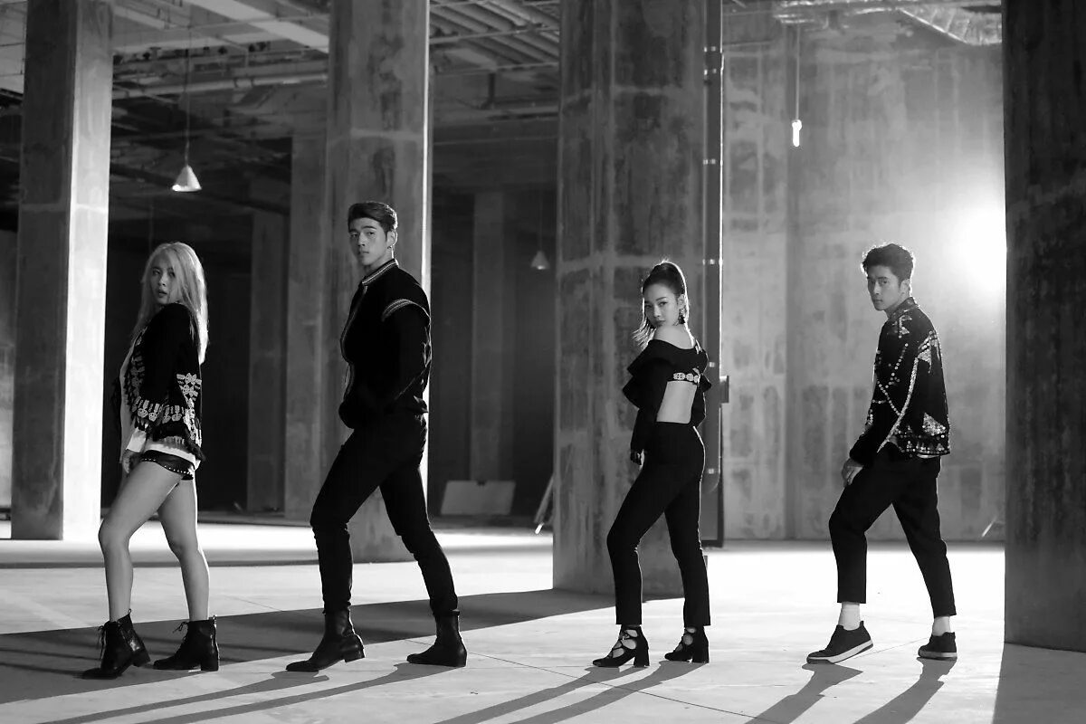 N d группа. KARD. Группа KARD. KARD участники. Кпоп группа KARD.