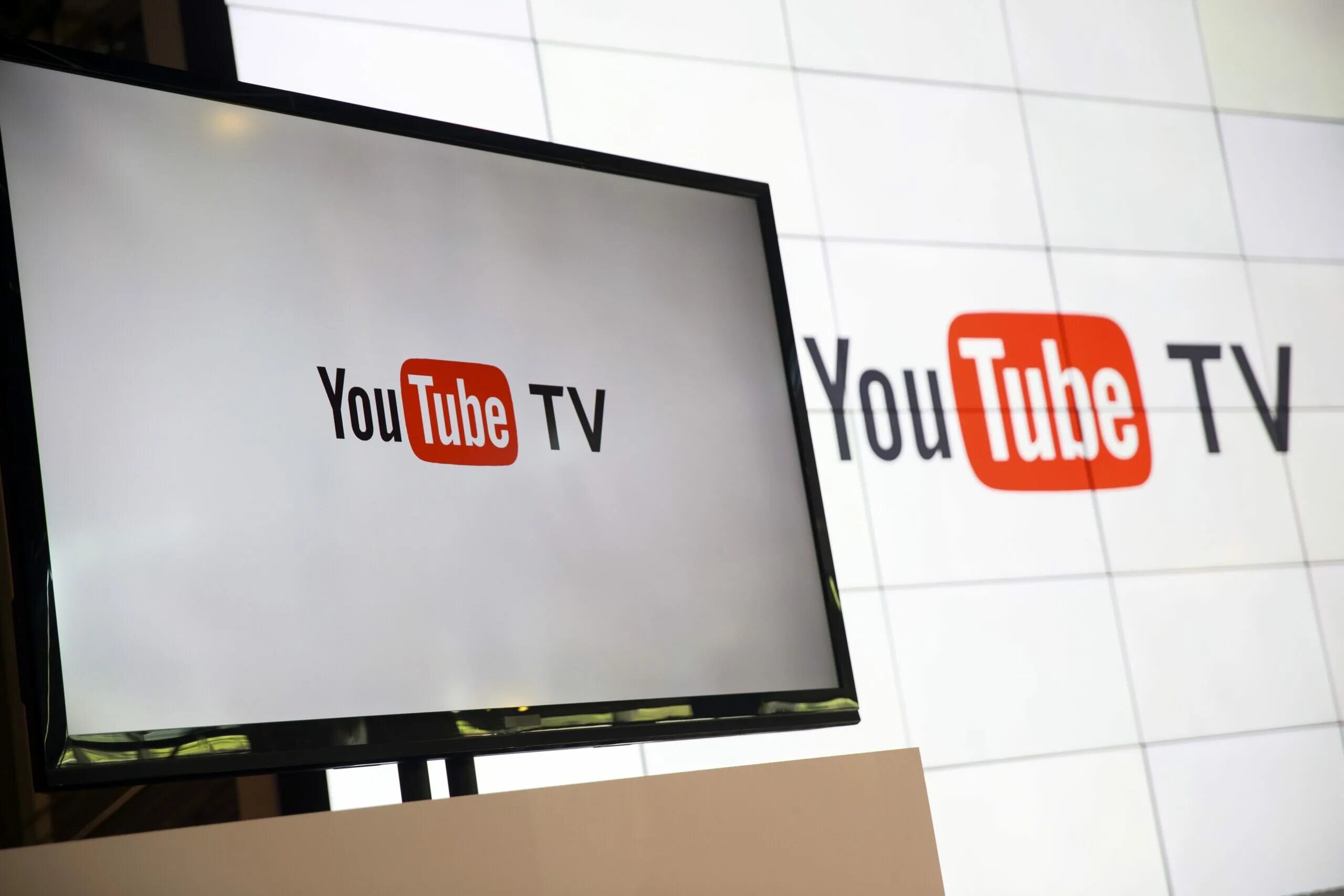 Загрузить ютуб на телевизоре. Youtube телевизор. телик с ютубом. ютуб на ютуб тв. картинки для ютуба телевизора.