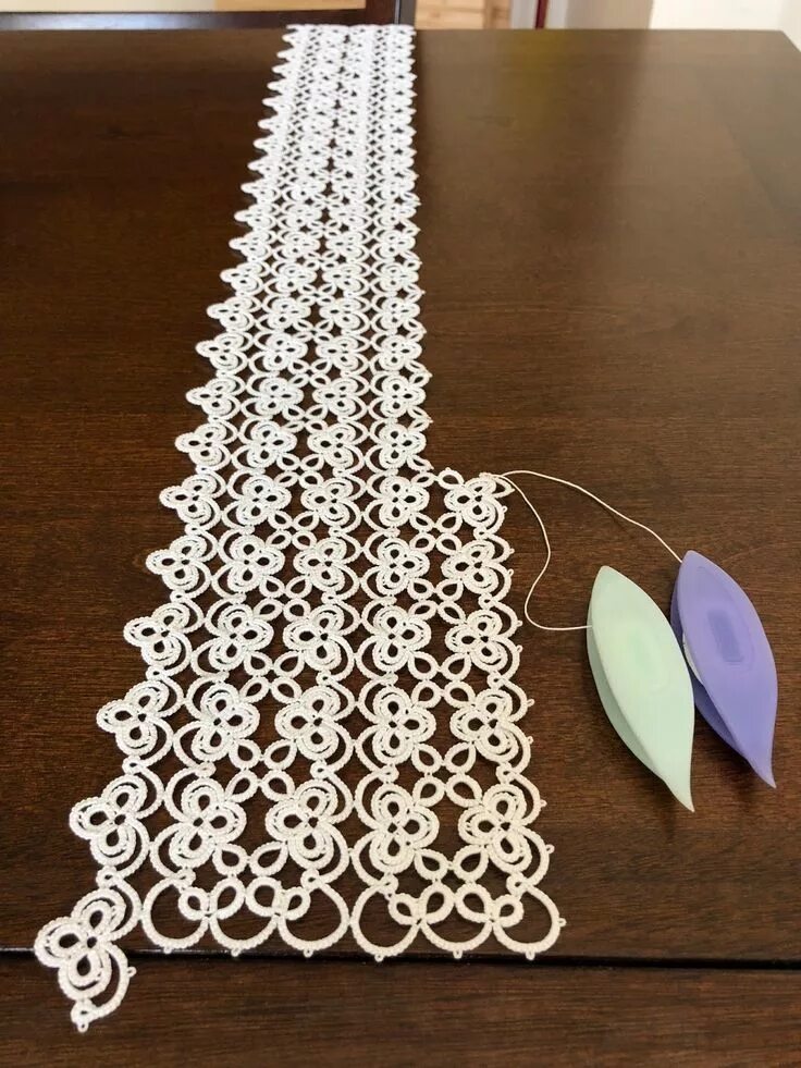 Фриволите челноком для начинающих. Кружево фриволите челноком. Олень фриволите. Игольное кружево фриволите. Кельтский челнок для фриволите.